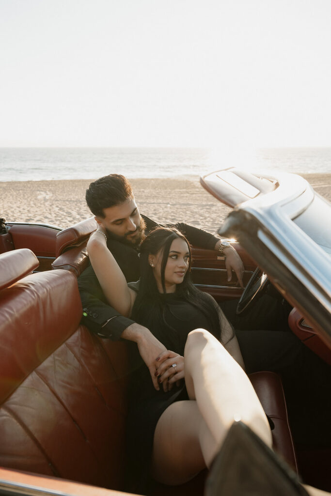 couple hugging during their photoshoot