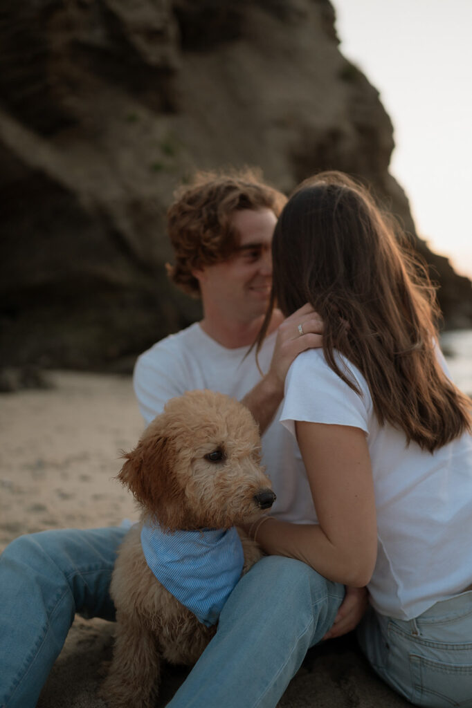 cute picture of the couple kissing at the beach