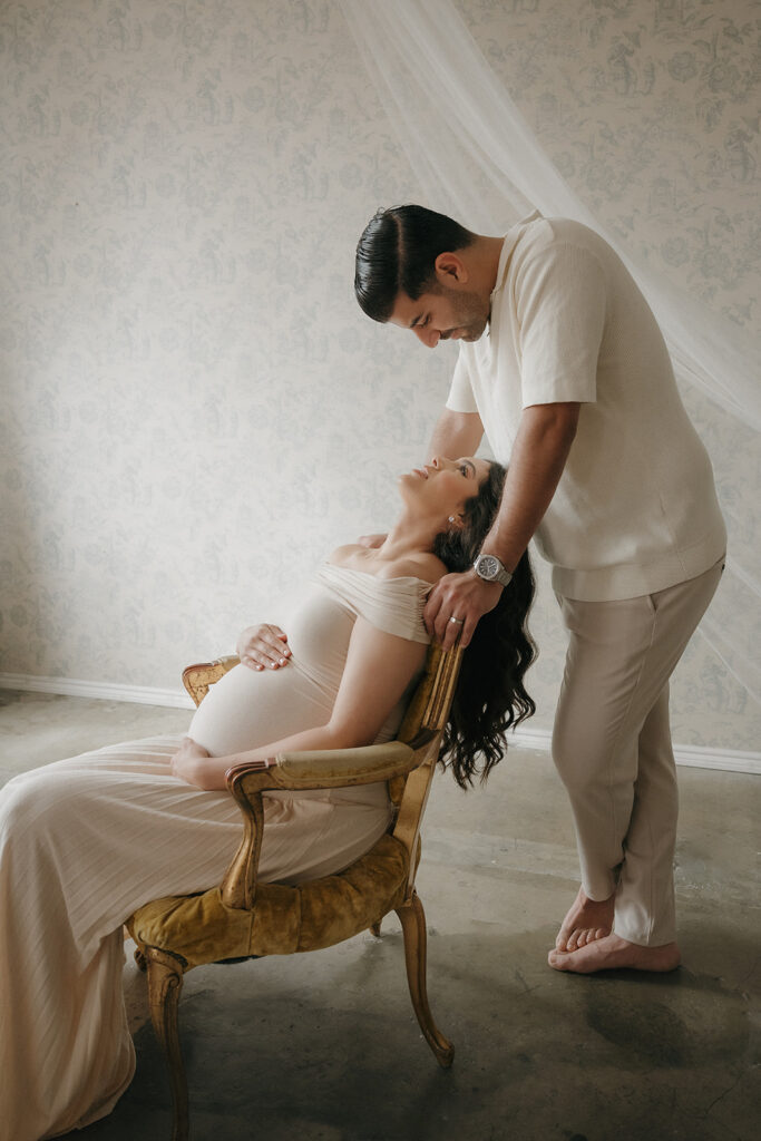 timeless maternity photos in LA