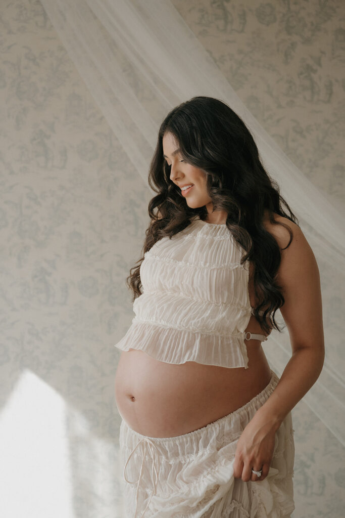 soon to be mom at her dream session