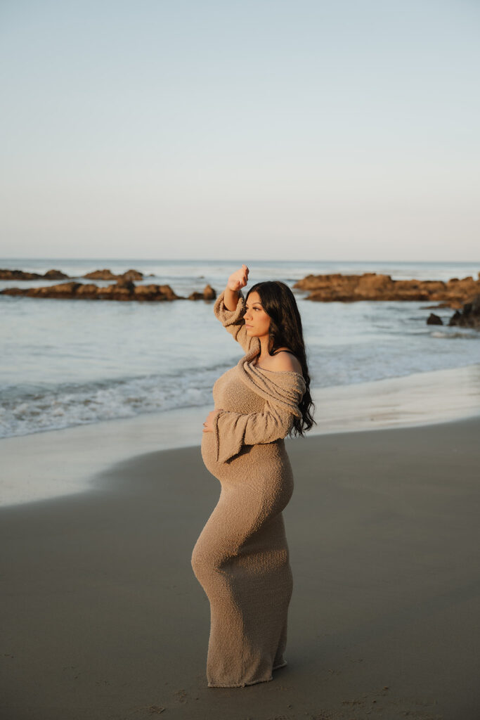 sunrise maternity photos in laguna beach