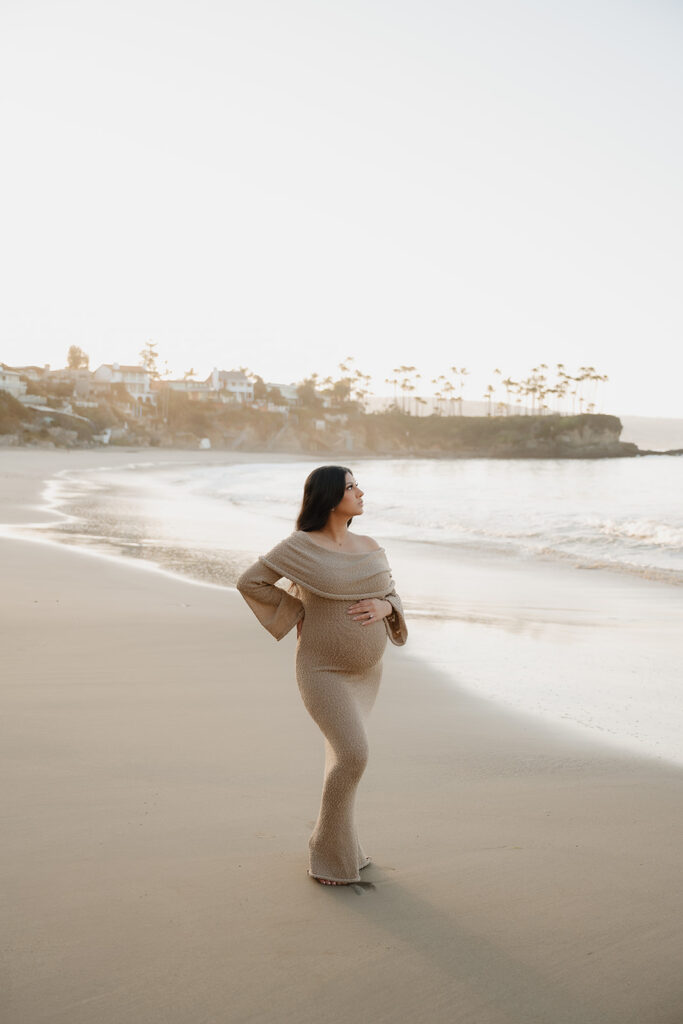 maternity session at the beach