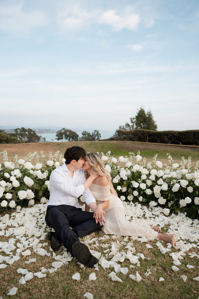 couple hugging during their photoshoot