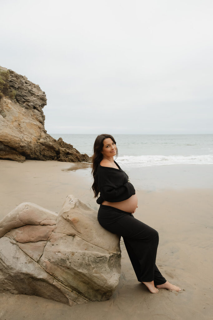 This Cloudy Beach Maternity Shoot Proves Gloomy Days Are Golden